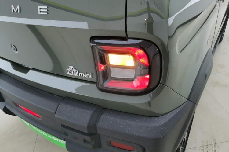 Used Geely Galaxy Panda 2025 210km Panda Rider Right Rear Taillight