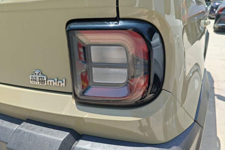 Used Geely Galaxy Panda 2025 210km Panda Rider Right Rear Taillight