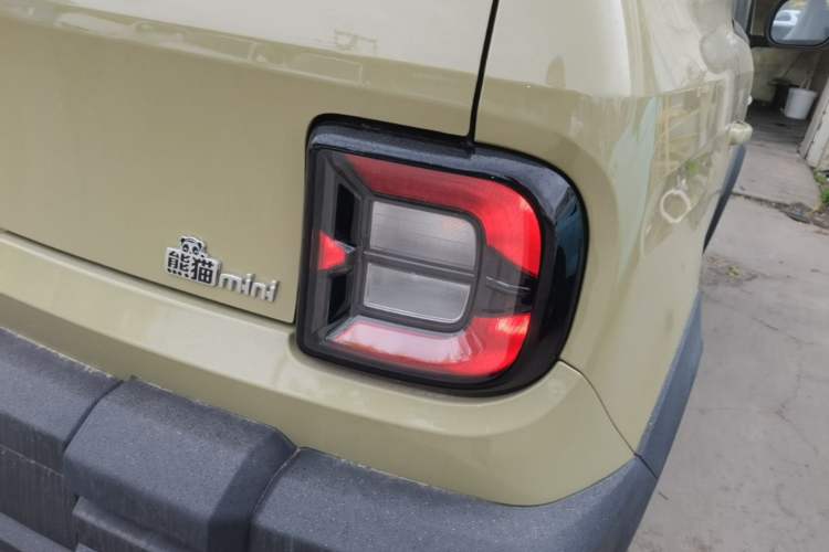 Used Geely Galaxy Panda 2025 210km Panda Rider Right Rear Taillight