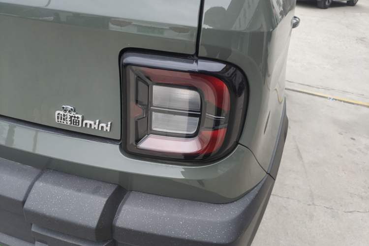 Used Geely Galaxy Panda 2025 210km Panda Rider Right Rear Taillight