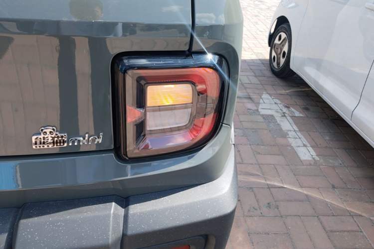 Used Geely Galaxy Panda 2025 210km Panda Rider Right Rear Taillight