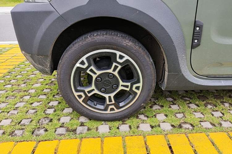 Used Geely Galaxy Panda 2025 210km Panda Rider Right Rear Wheel Hub