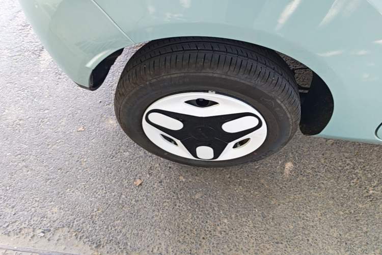 Used Geely Galaxy Panda 2025 210 km – Yuanqi Bear Right Rear Wheel Hub