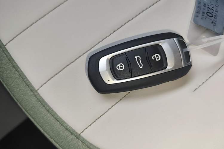 Used Geely Galaxy Panda 2025 210km Panda Rider Vehicle Key