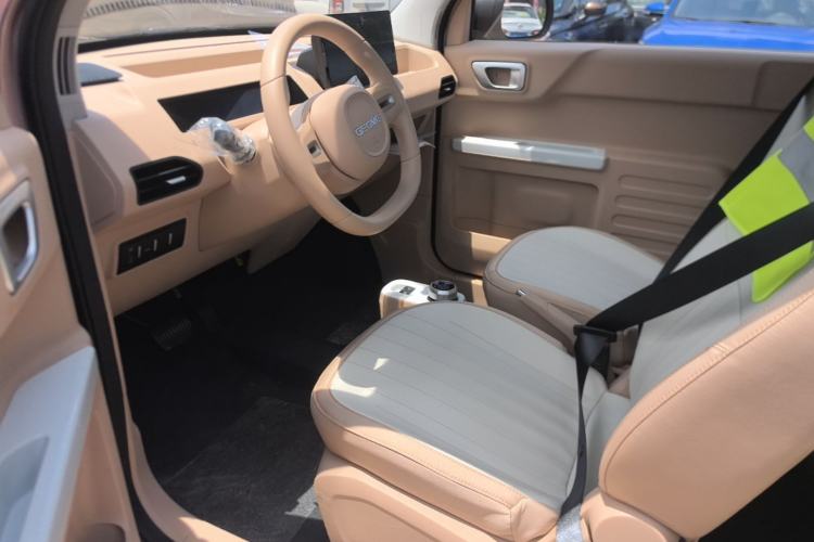 Used Geely Galaxy Panda 2025 210 km – Yuanqi Bear Left Front Seat
