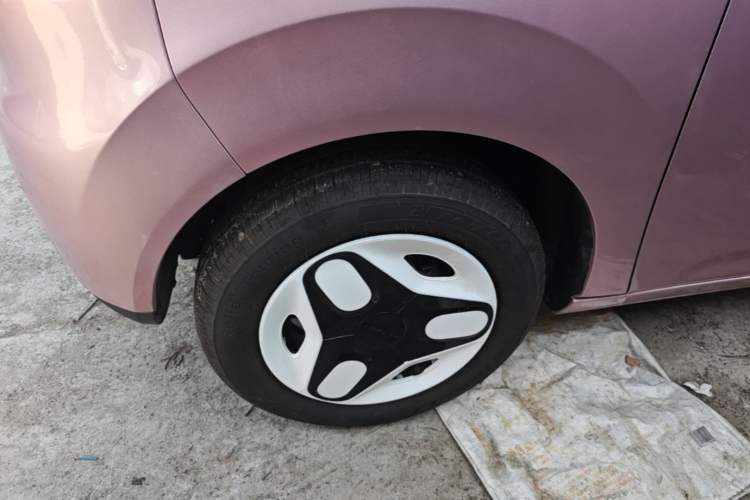 Used Geely Galaxy Panda 2025 210 km – Yuanqi Bear Left Front Wheel Hub