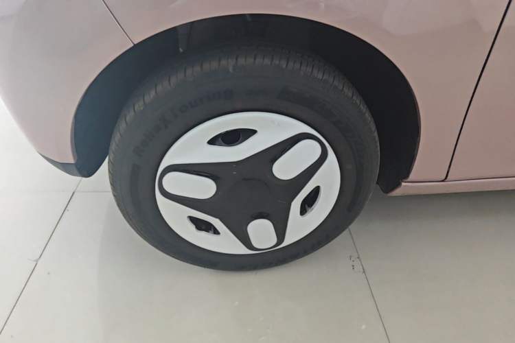 Used Geely Galaxy Panda 2025 210 km – Yuanqi Bear Left Front Wheel Hub
