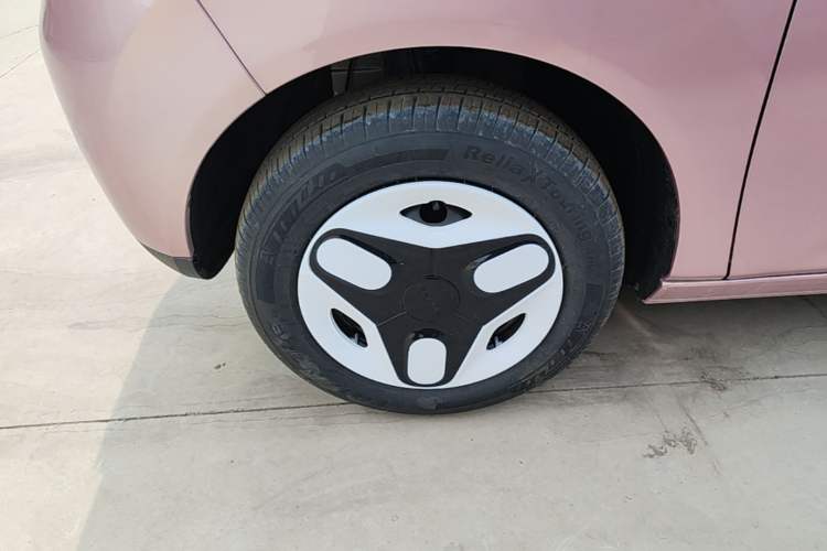 Used Geely Galaxy Panda 2025 210 km – Yuanqi Bear Left Front Wheel Hub