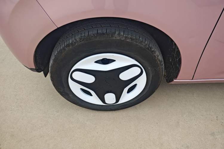 Used Geely Galaxy Panda 2025 210 km – Yuanqi Bear Left Front Wheel Hub