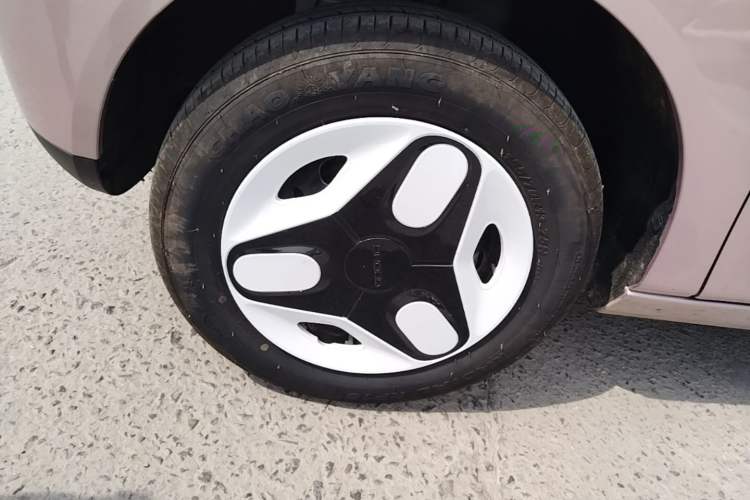 Used Geely Galaxy Panda 2025 210 km – Yuanqi Bear Left Front Wheel Hub