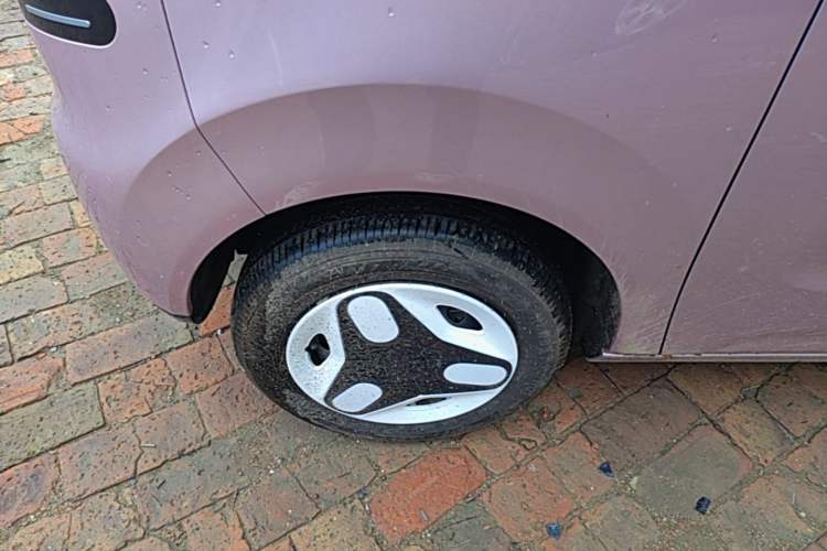 Used Geely Galaxy Panda 2025 210 km – Yuanqi Bear Left Front Wheel Hub