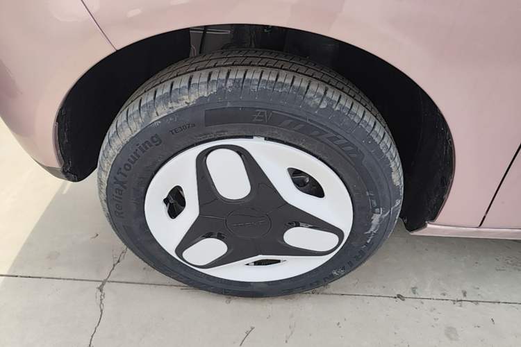 Used Geely Galaxy Panda 2025 210 km – Yuanqi Bear Left Front Wheel Hub