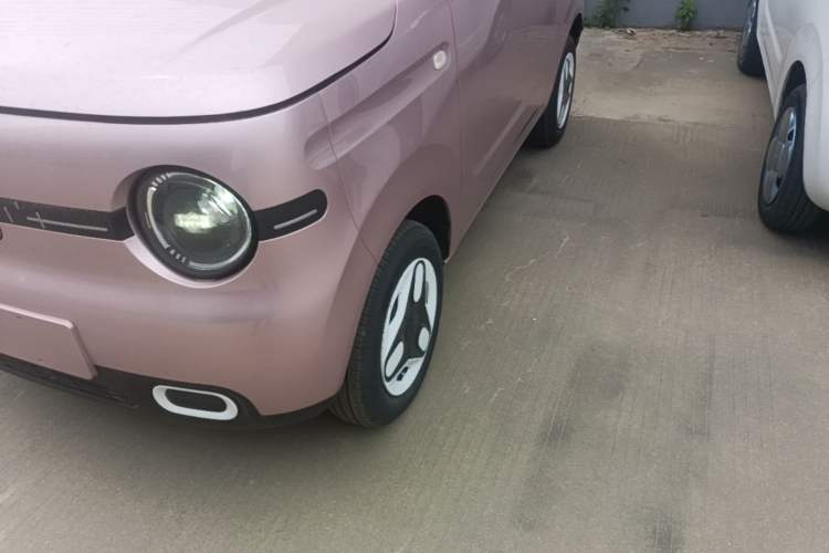 Used Geely Galaxy Panda 2025 210 km – Yuanqi Bear Left Front Wheel Hub