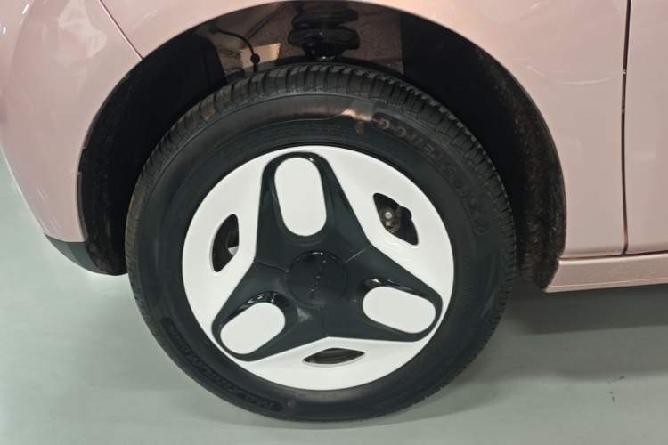 Used Geely Galaxy Panda 2025 210 km – Yuanqi Bear Left Front Wheel Hub