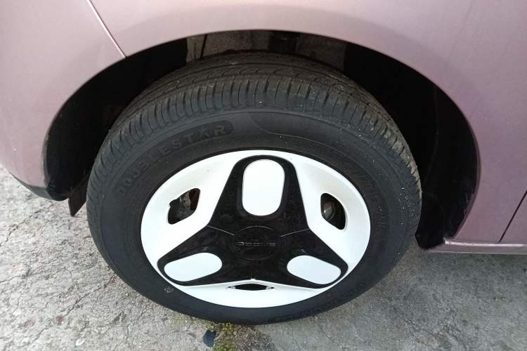 Used Geely Galaxy Panda 2025 210 km – Yuanqi Bear Left Front Wheel Hub