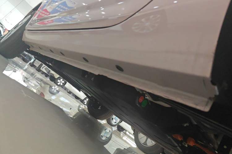 Used Geely Galaxy Panda 2025 210 km – Yuanqi Bear Left Side Sill