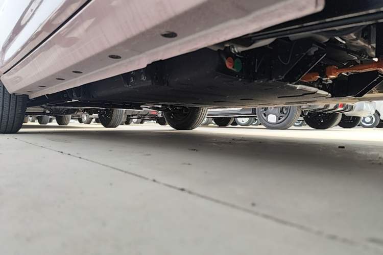 Used Geely Galaxy Panda 2025 210 km – Yuanqi Bear Left Side Sill