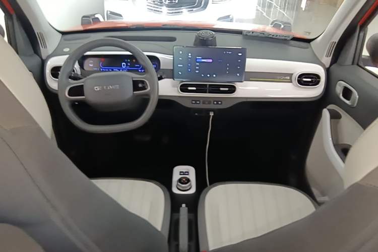 Used Geely Galaxy Panda 2025 210km Panda Rider Center Console