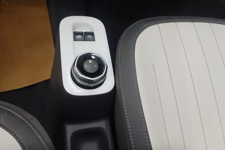 Used Geely Galaxy Panda 2025 210km Panda Rider Gear Lever