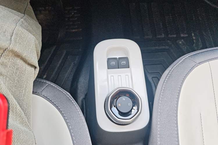 Used Geely Galaxy Panda 2025 210km Panda Rider Gear Lever
