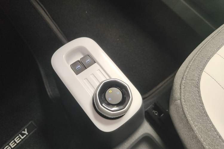 Used Geely Galaxy Panda 2025 210km Panda Rider Gear Lever