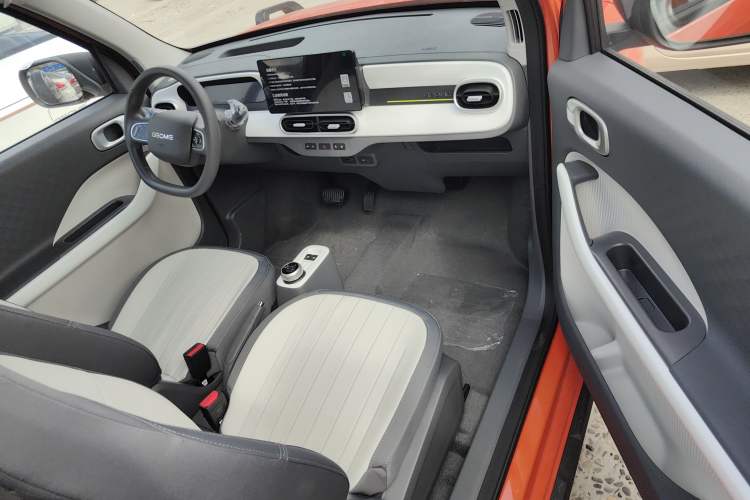 Used Geely Galaxy Panda 2025 210km Panda Rider Interior 1