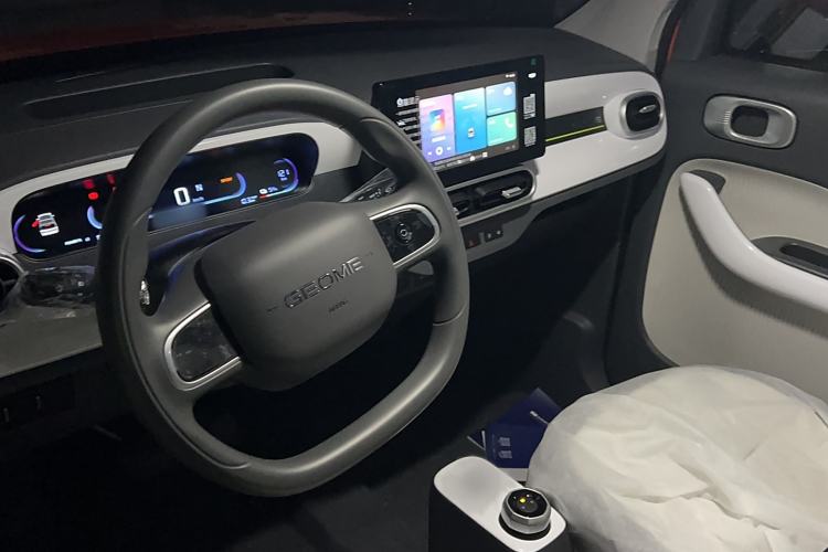 Used Geely Galaxy Panda 2025 210km Panda Rider Interior 2