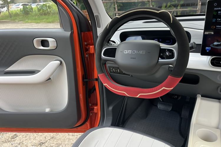 Used Geely Galaxy Panda 2025 210km Panda Rider Interior 2