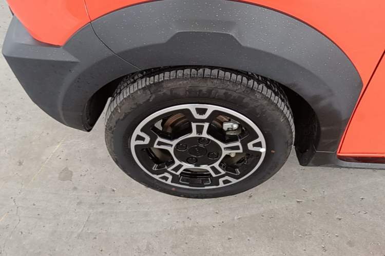 Used Geely Galaxy Panda 2025 210km Panda Rider Left Front Wheel Hub