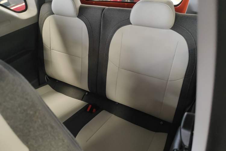 Used Geely Galaxy Panda 2025 210km Panda Rider Left Rear Seat