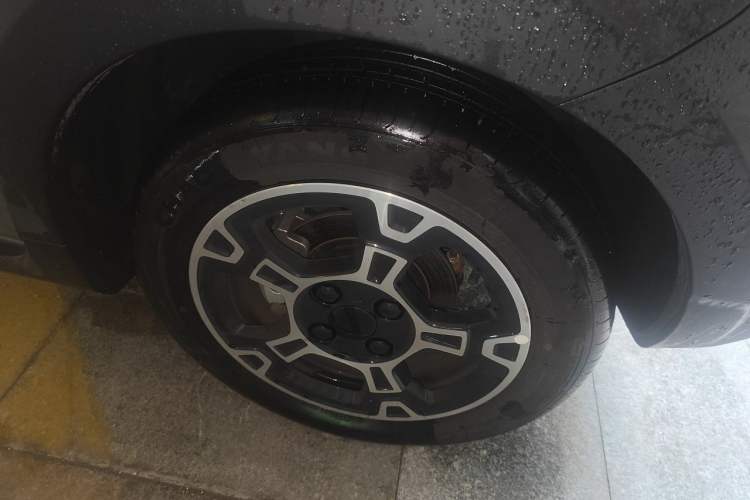 Used Geely Galaxy Panda 2025 210km Panda Rider Right Front Wheel Hub