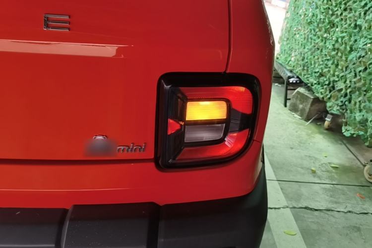 Used Geely Galaxy Panda 2025 210km Panda Rider Right Rear Taillight