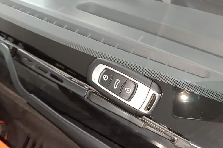 Used Geely Galaxy Panda 2025 210km Panda Rider Vehicle Key