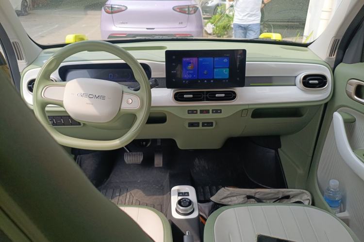 Used Geely Galaxy Panda 2025 210km Panda Rider Center Console