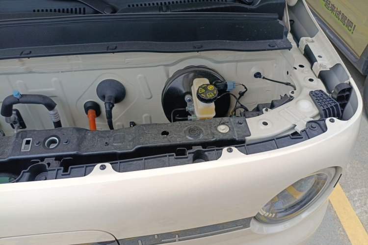 Used Geely Galaxy Panda 2025 210 km – Yuanqi Bear Engine Bay Left