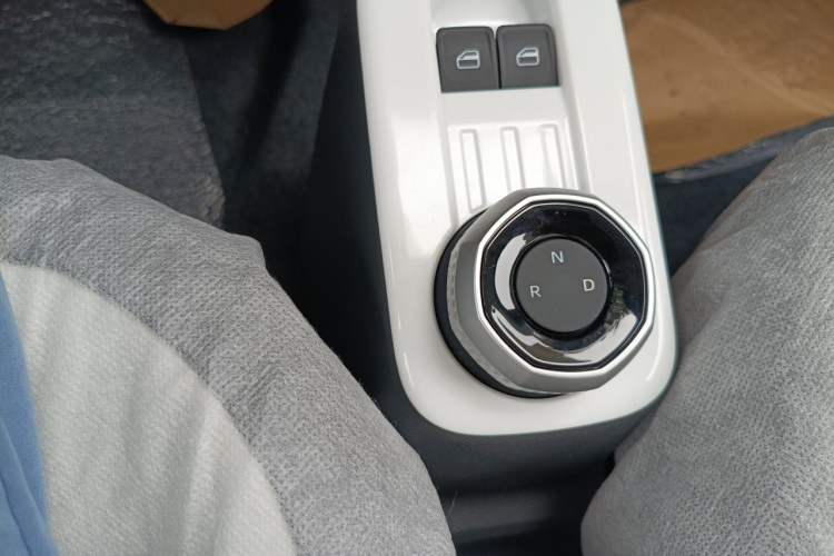 Used Geely Galaxy Panda 2025 210 km – Yuanqi Bear Gear Lever