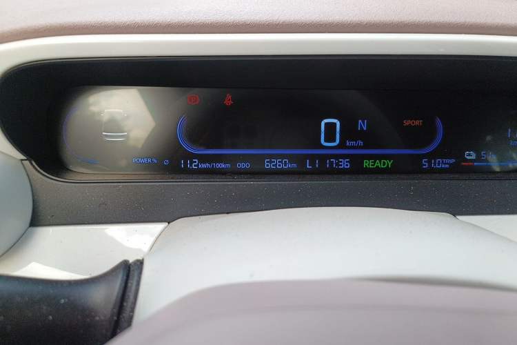 Used Geely Galaxy Panda 2025 210km Panda Kart Odometer Close Up