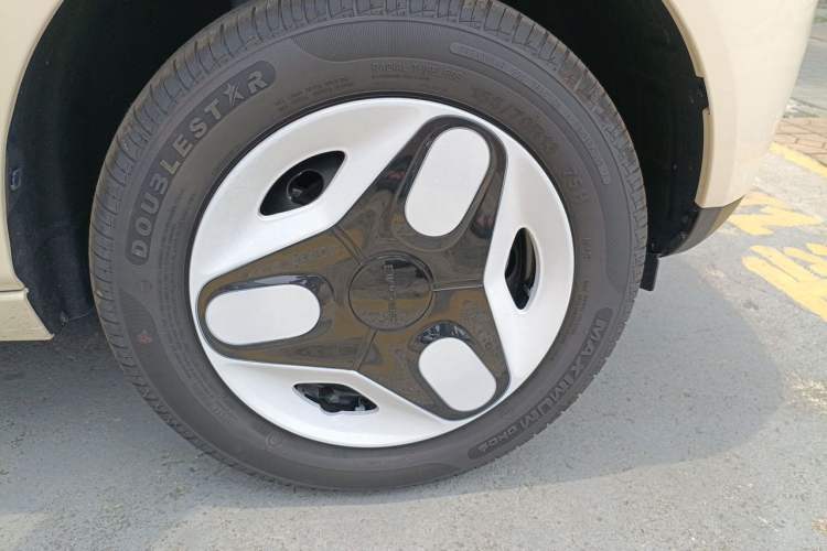 Used Geely Galaxy Panda 2025 210 km – Yuanqi Bear Right Front Wheel Hub