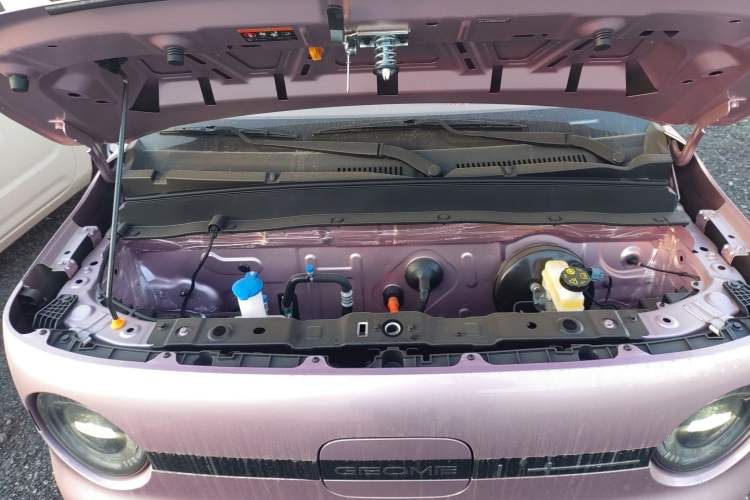 Used Geely Galaxy Panda 2025 210 km – Yuanqi Bear Engine Bay
