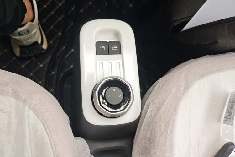 Used Geely Galaxy Panda 2025 210 km – Yuanqi Bear Gear Lever
