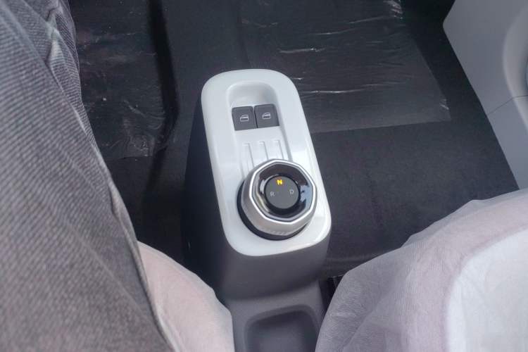 Used Geely Galaxy Panda 2025 210 km – Yuanqi Bear Gear Lever