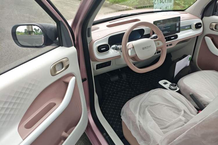 Used Geely Galaxy Panda 2025 210 km – Yuanqi Bear Interior 3