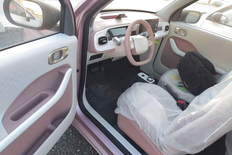 Used Geely Galaxy Panda 2025 210 km – Yuanqi Bear Interior 3