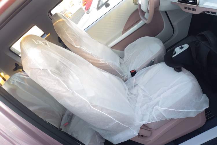 Used Geely Galaxy Panda 2025 210 km – Yuanqi Bear Right Front Seat