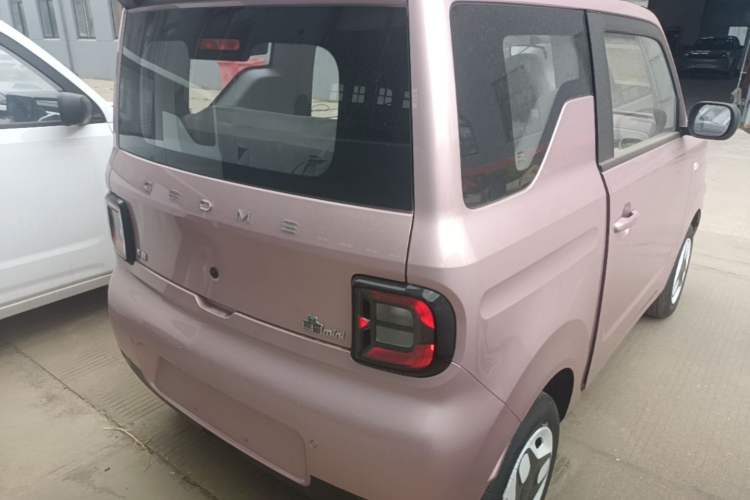 Used Geely Galaxy Panda 2025 210 km – Yuanqi Bear Rear Right 45 Deg