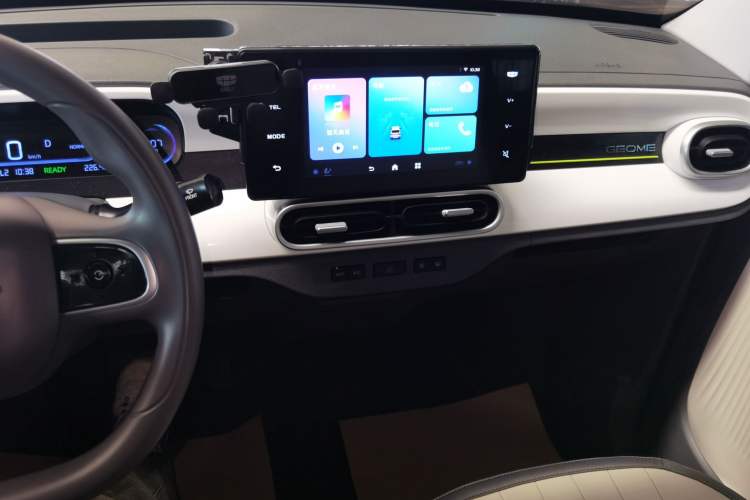 Used Geely Galaxy Panda 2025 210km Panda Rider Audio And AC Panel