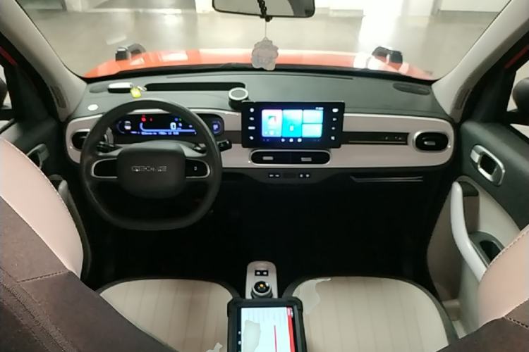 Used Geely Galaxy Panda 2025 210km Panda Rider Center Console