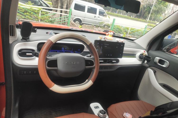 Used Geely Galaxy Panda 2025 210km Panda Rider Center Console