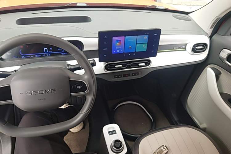 Used Geely Galaxy Panda 2025 210km Panda Rider Center Console
