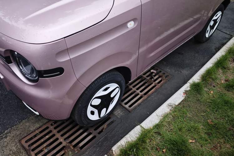Used Geely Galaxy Panda 2025 210 km – Yuanqi Bear Exterior 4